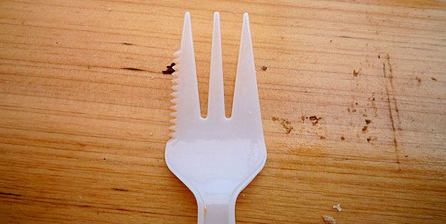 SerrattedPlasticFork.jpg