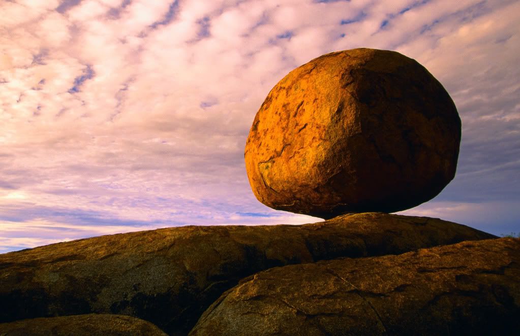 BoulderatDevilsMarblesNorthernTerritoryAustralia.jpg