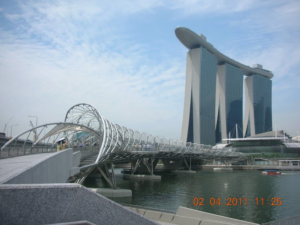 triplegigantictowerssingapore.jpg