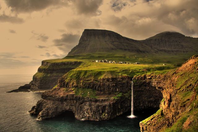 GasadalurVillageintheFaroeIslands.jpg