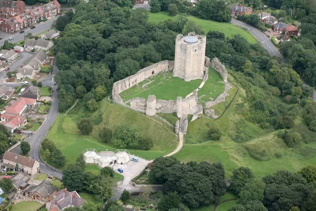 Aerial_view_of_Conisbrough_Castle_-_geograph_org_uk_-_639358.jpg