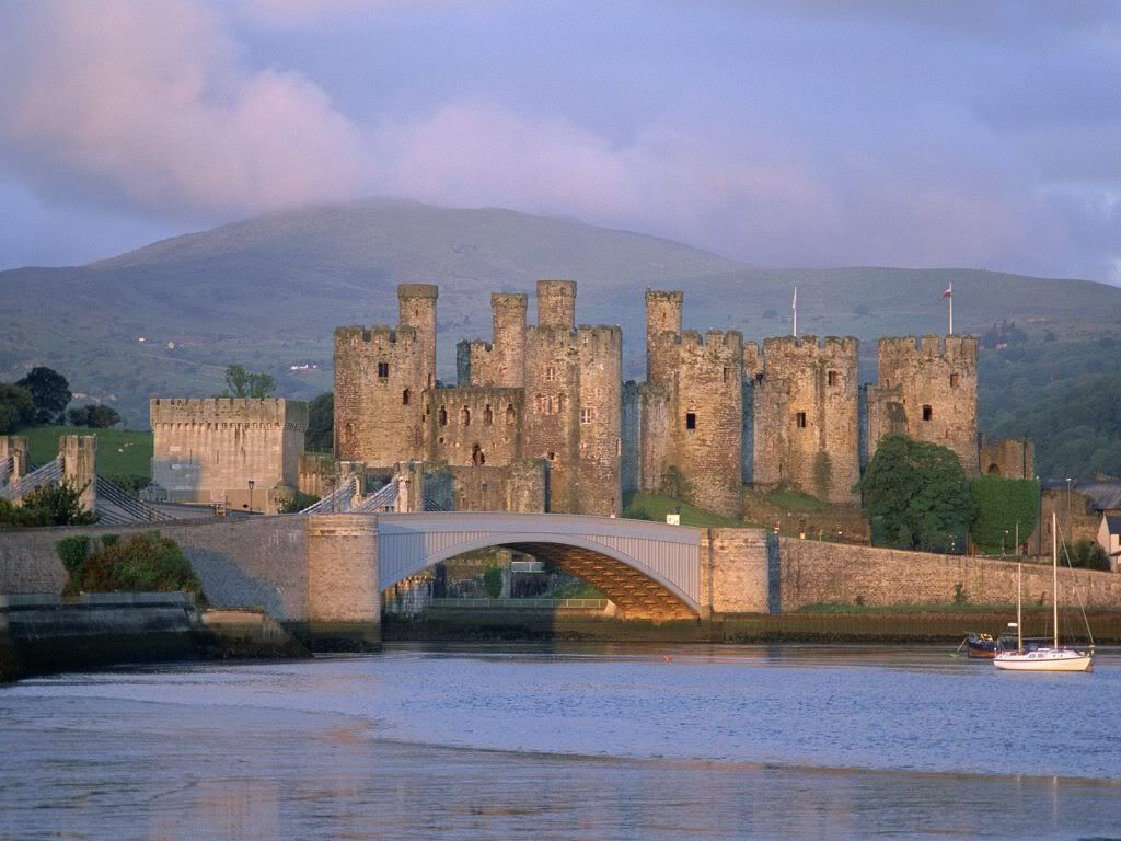 ConwyCastleAlongtheRiverConwyWales.jpg